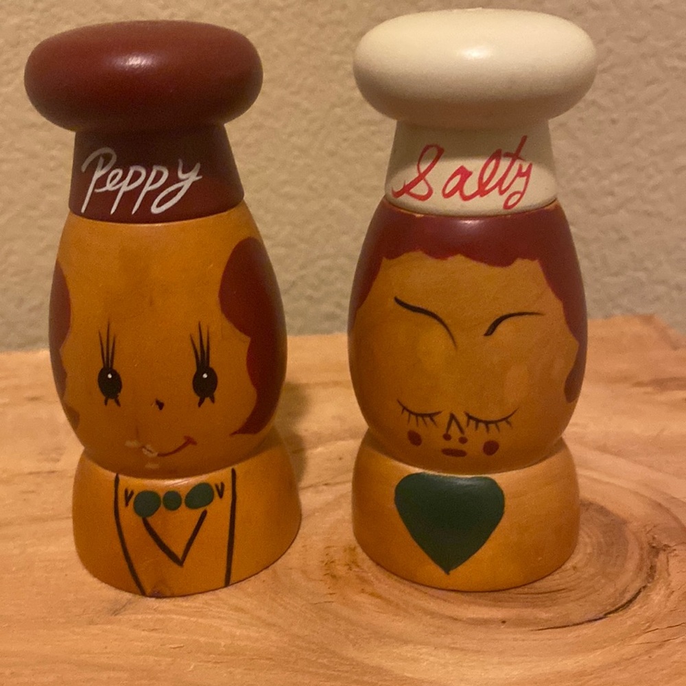 Peppy and salty salt and pepper shaker . Wooden vintage .